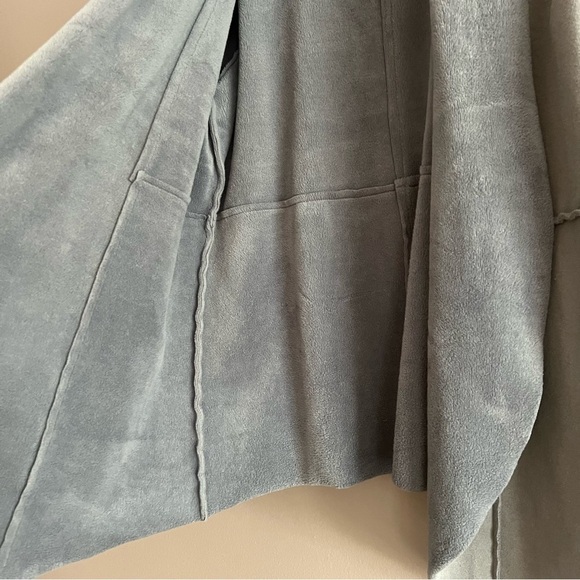 Chicos Zenergy Cozy Wrap Cardigan Gray Fleece Exposed Seam Patches Sz 8/10 - Picture 8 of 14